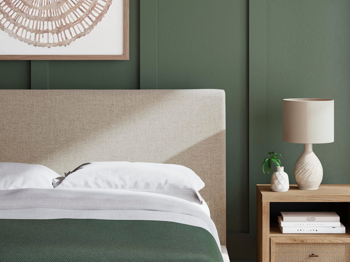 Cielden Queen UPH Bed w/Roll Slats