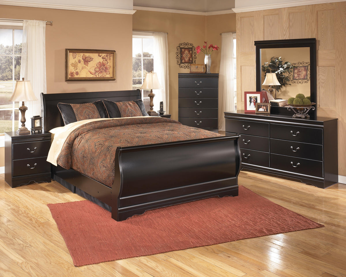 Huey Vineyard Queen Sleigh Bed, Dresser, Mirror, Chest, and 2 Nightstands