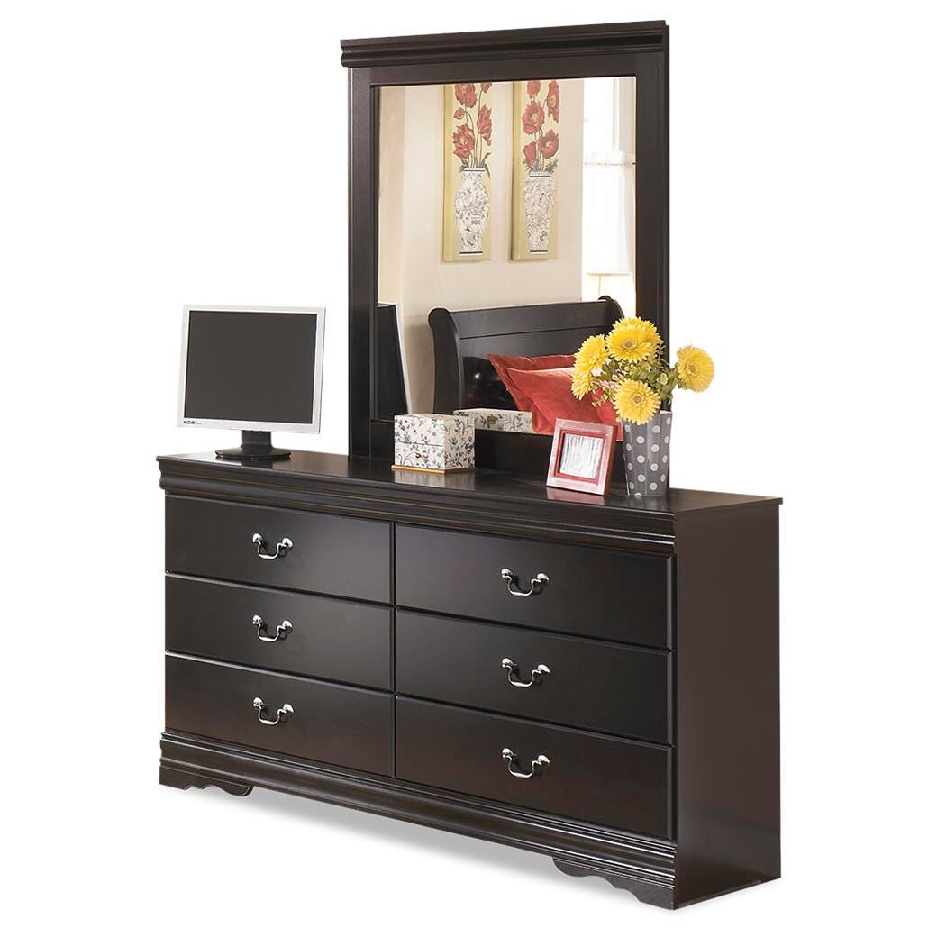 Huey Vineyard Queen Sleigh Bed with Dresser, Mirror and Chest of Drawers