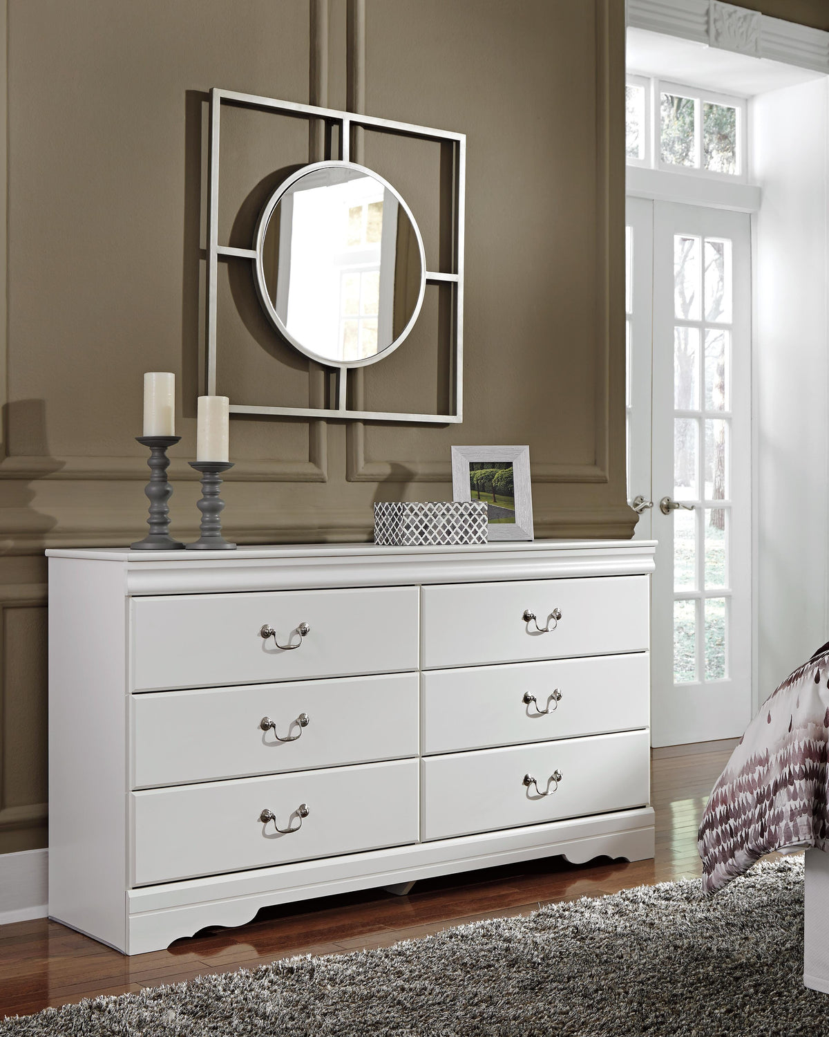 Anarasia Queen Sleigh Bed and Dresser