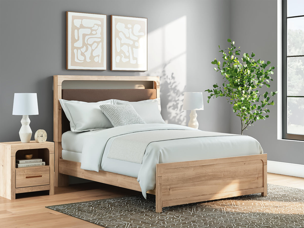 Kinlanni Queen Panel Bed, Dresser, Mirror and Nightstand