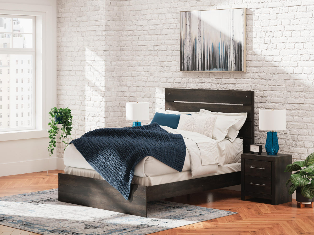 Hollivern Panel Bed - Queen