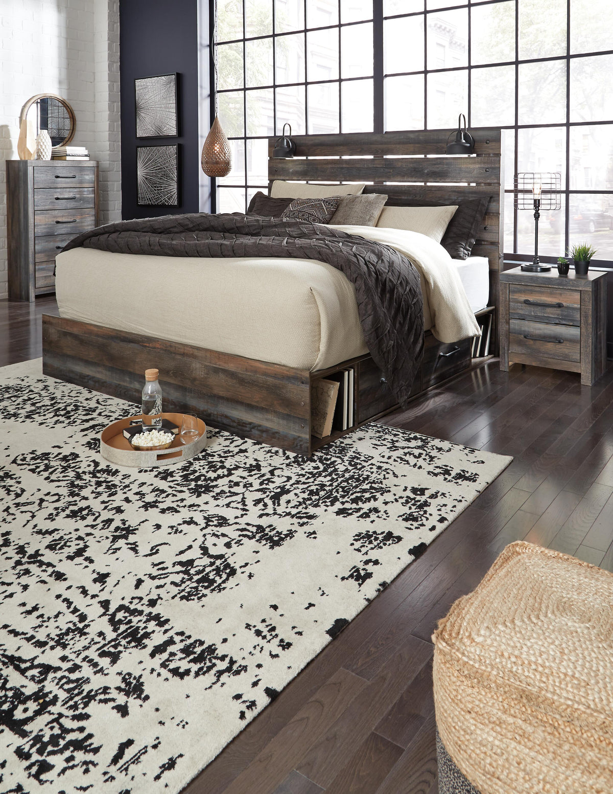 Drystan Queen Panel Bed with 4 Storage Drawers