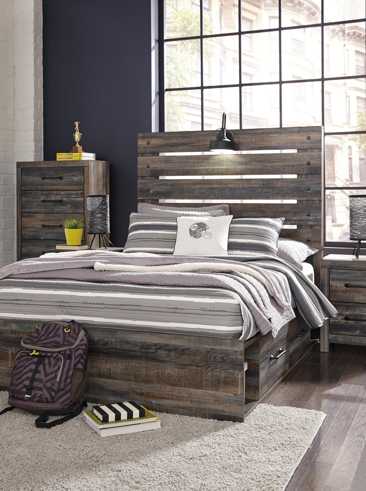 Drystan Queen Panel Bed with 4 Storage Drawers