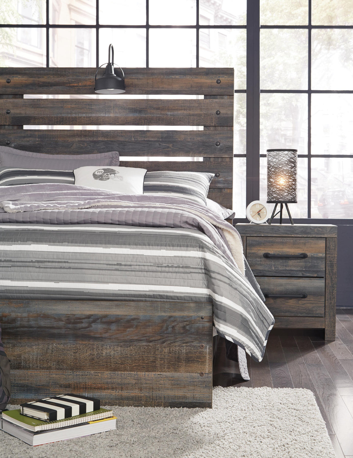 Drystan Full Panel Bed and 2 Nightstands