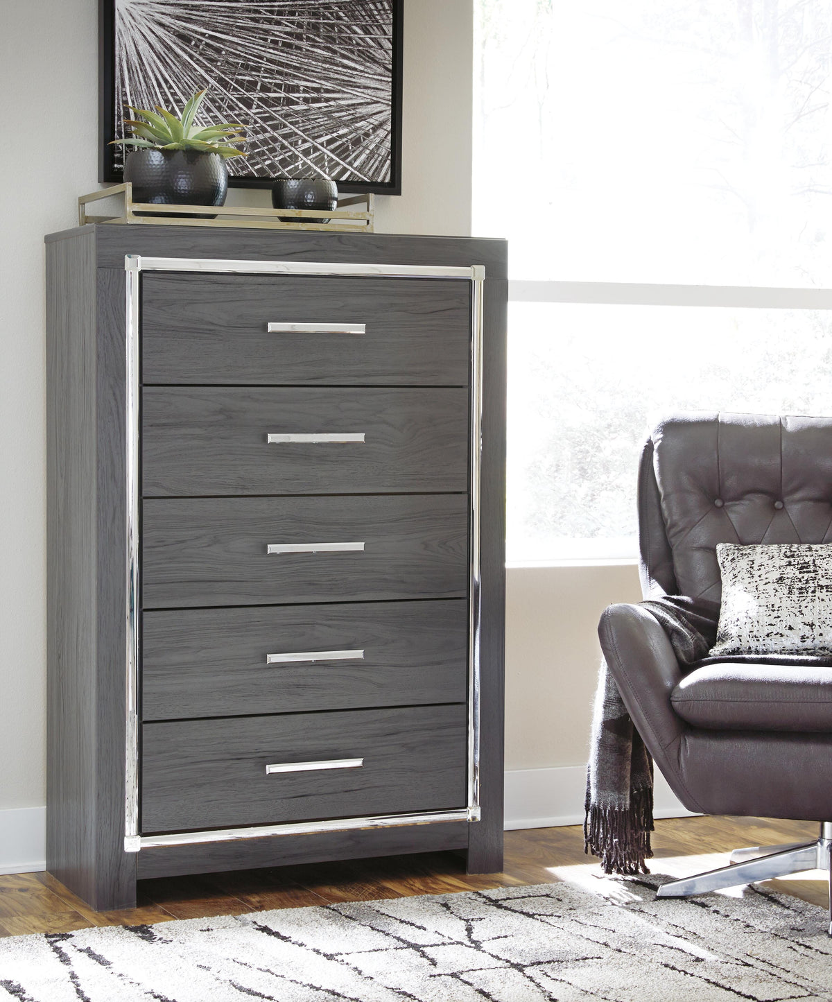 Lodanna Chest and Nightstand