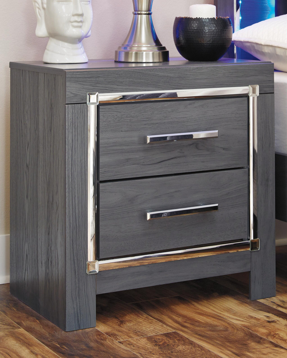 Lodanna King Storage Bed, 2 Chests and 2 Nightstands