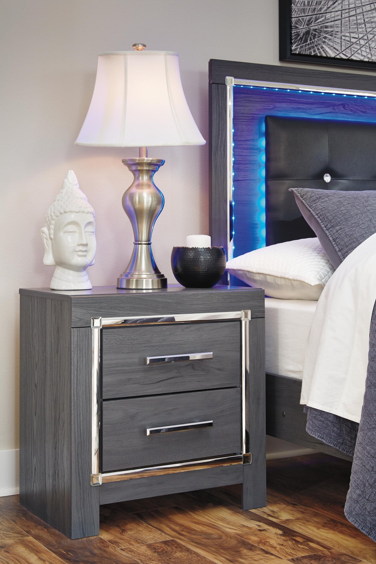 Lodanna Queen Panel Bed, Dresser, Mirror, Chest and 2 Nightstands