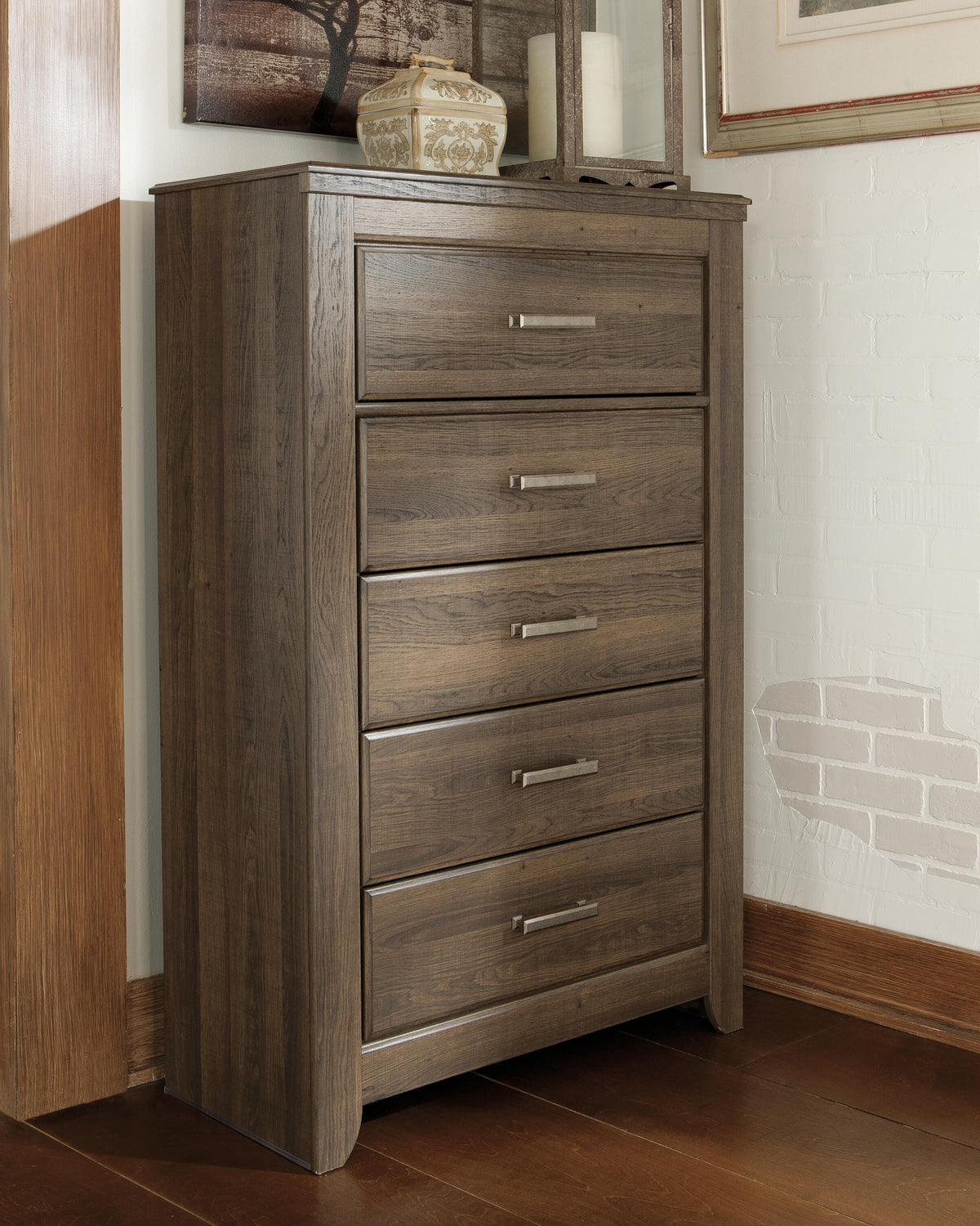 Juararo King Panel Bed, Dresser, Chest and 2 Nightstands