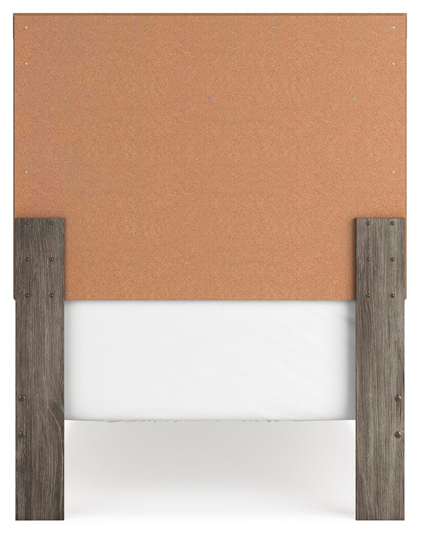Ralinksi Queen Panel Bed