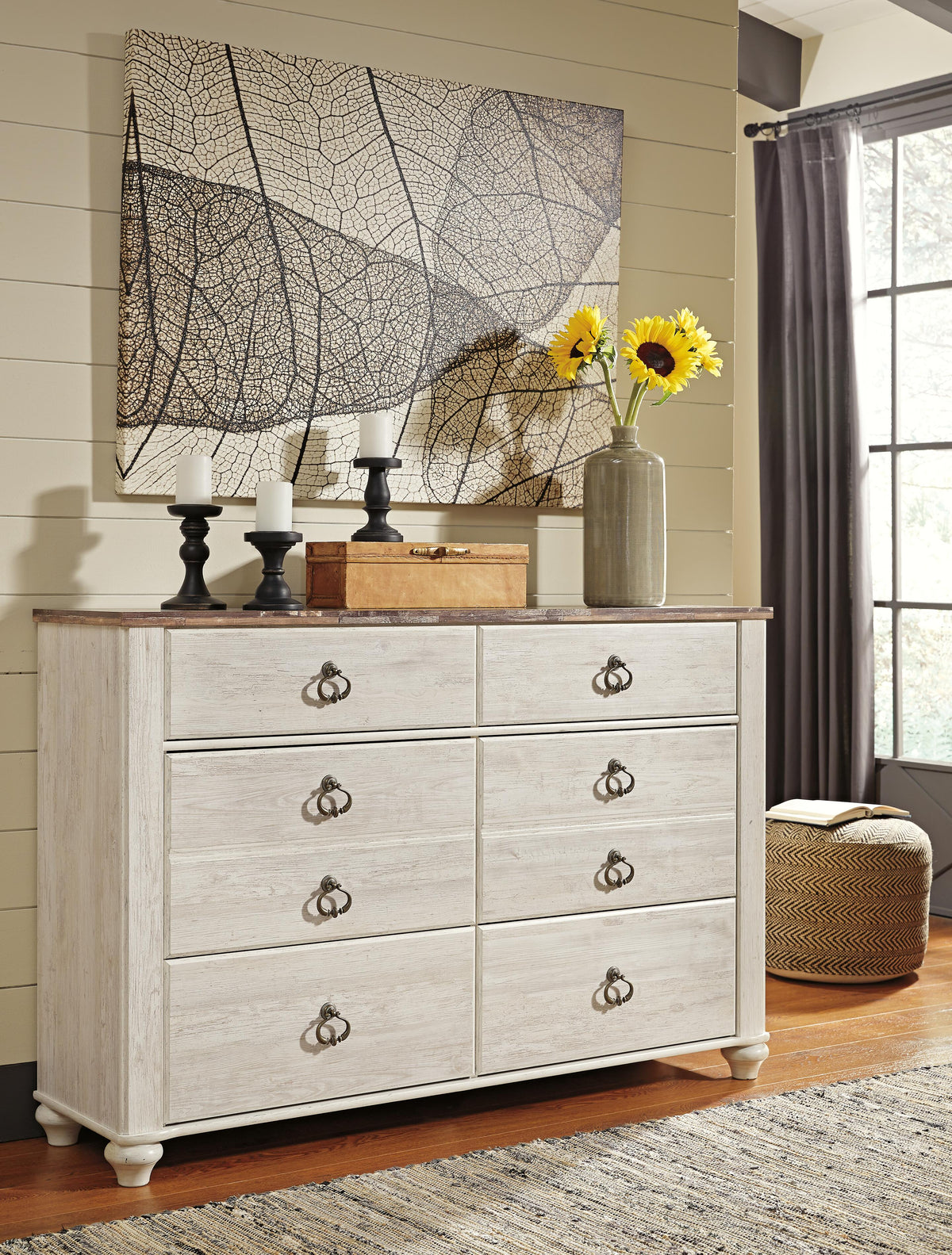 Willowton Queen Sleigh Bed, Dresser and Chest