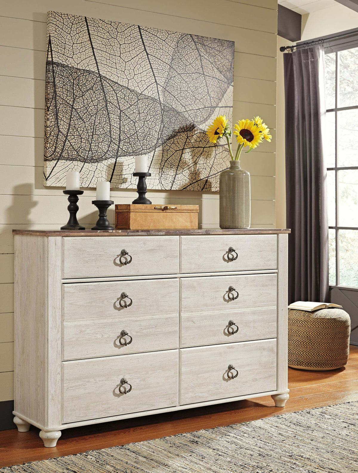 Willowton Queen Sleigh Bed with Dresser