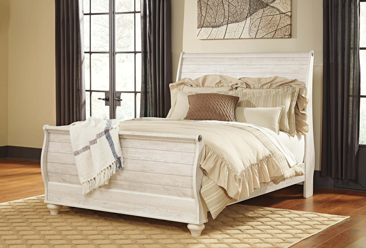 Willowton Queen Sleigh Bed with Mirrored Dresser and Chest