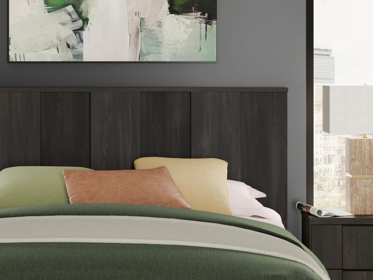 Shaehartin Panel Bed - King
