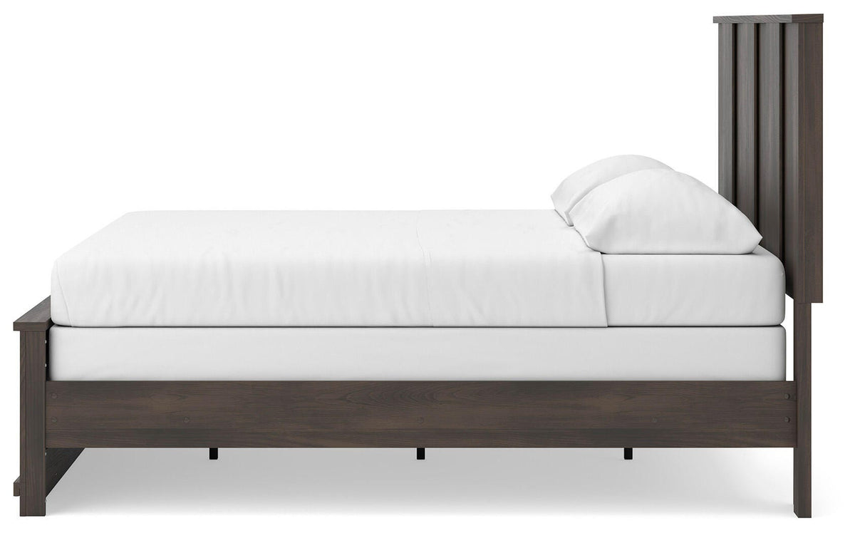 Shaehartin Panel Bed - King
