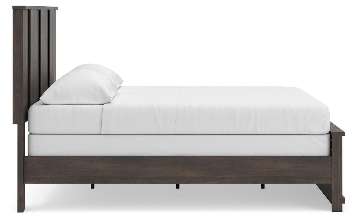 Shaehartin Panel Bed - King