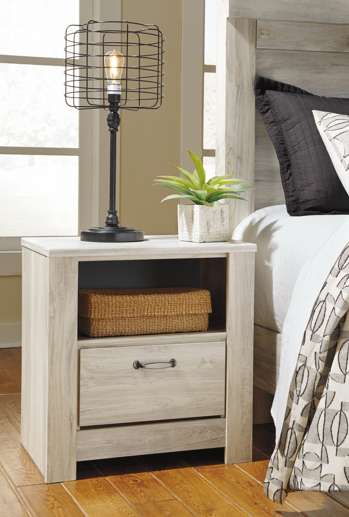 Bellaby King Panel Bed and 2 Nightstands