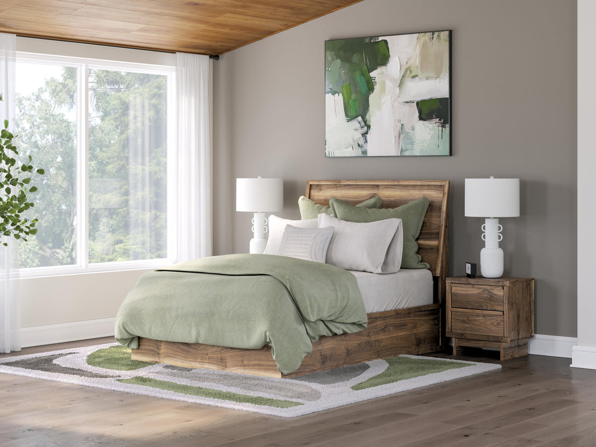 Chirason Full Panel Platform Bed, Dresser and Mirror