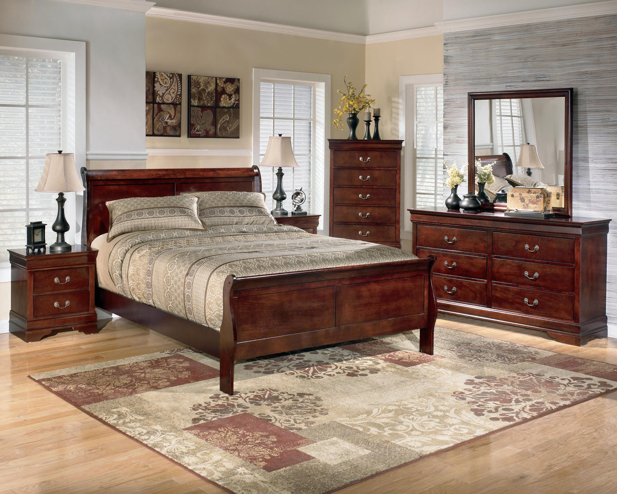 Alisdair Sleigh Bed - Queen