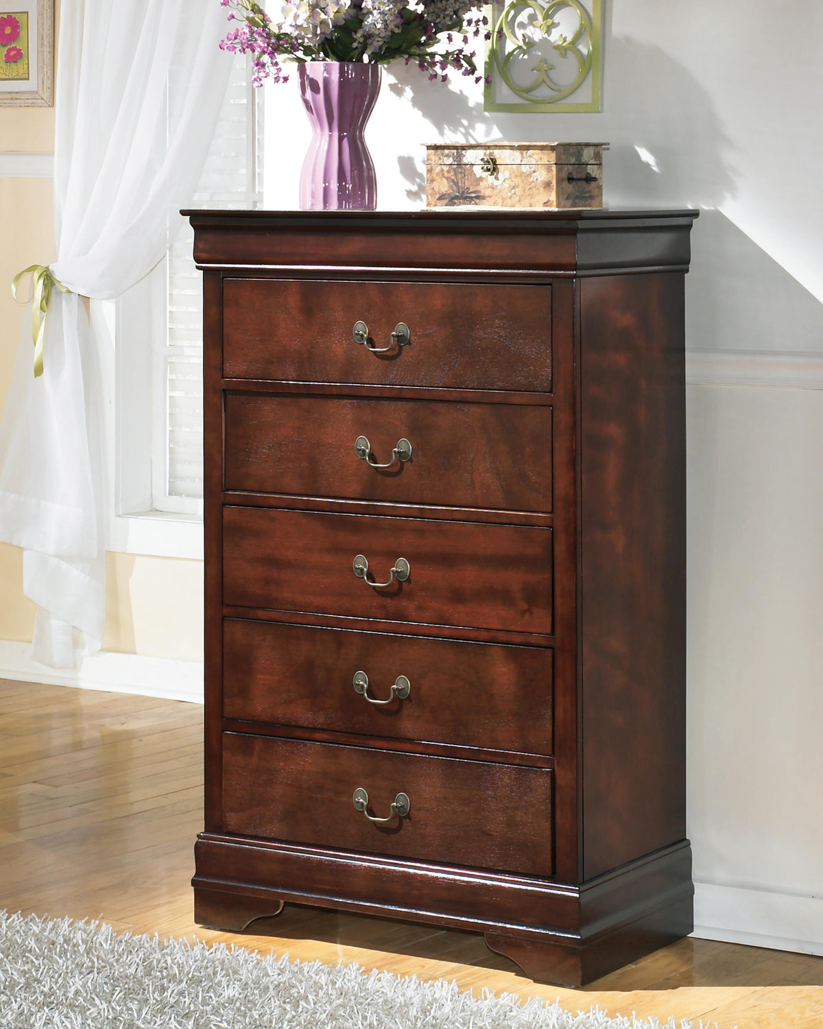 Alisdair Queen Sleigh Bed and Chest
