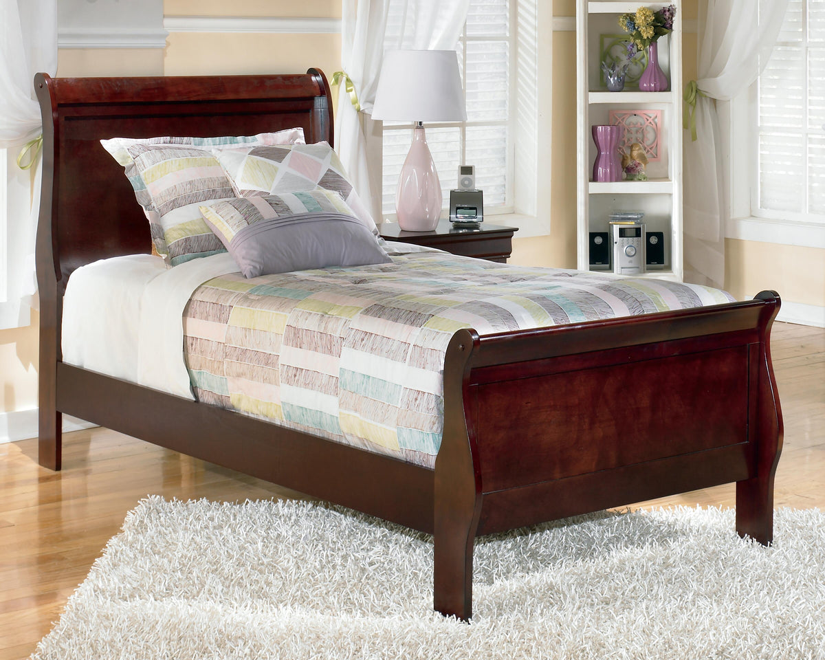 Alisdair Twin Sleigh Bed, 2 Dressers, Mirror and Nightstand