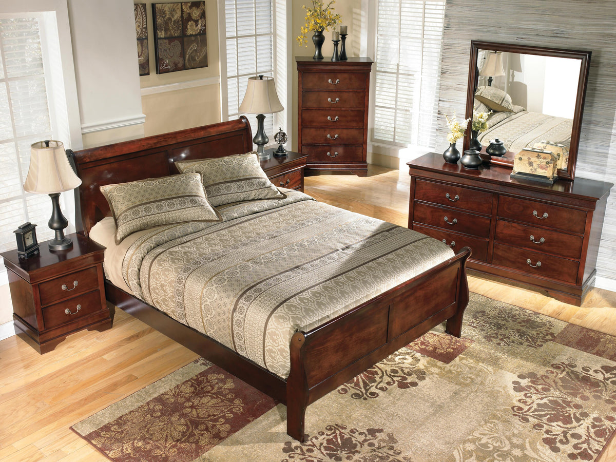 Alisdair Sleigh Bed - Queen