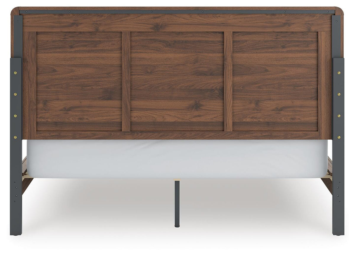 Fortlorn Queen Panel Bed