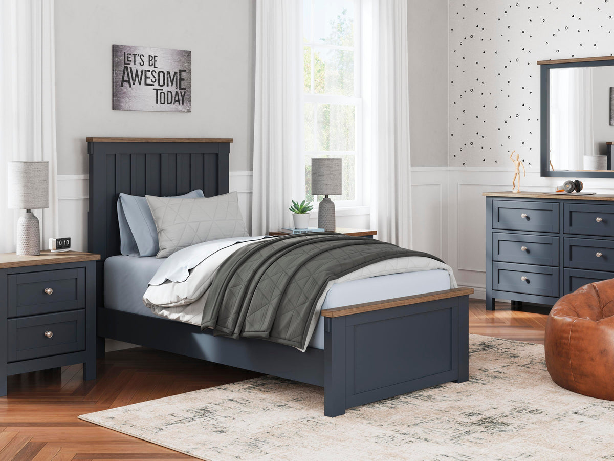 Landocken Queen Panel Bed