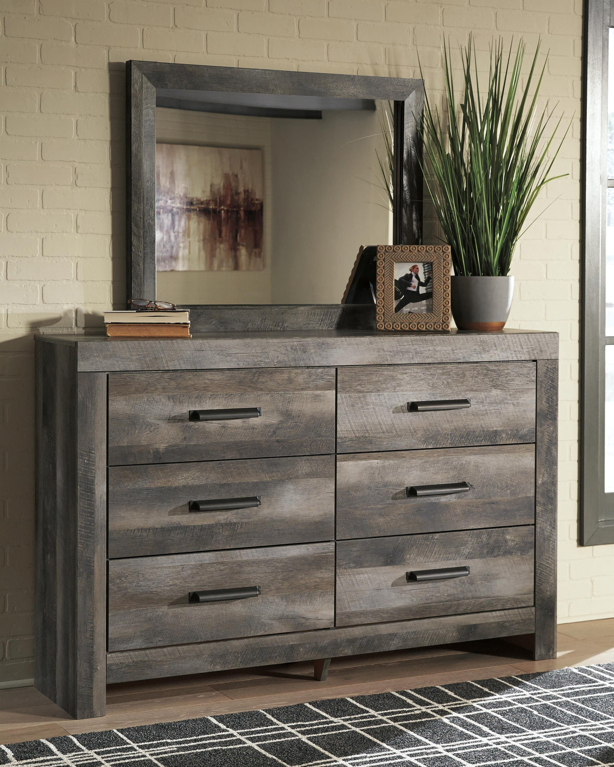 Wynnlow Queen Panel Bed, Dresser and Mirror