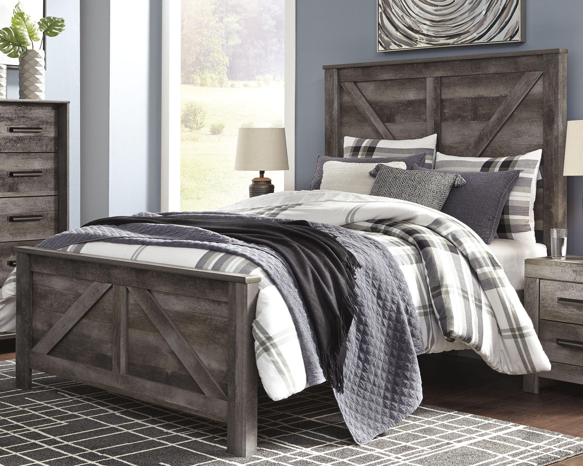 Wynnlow Queen Crossbuck Panel Bed, Dresser and Mirror