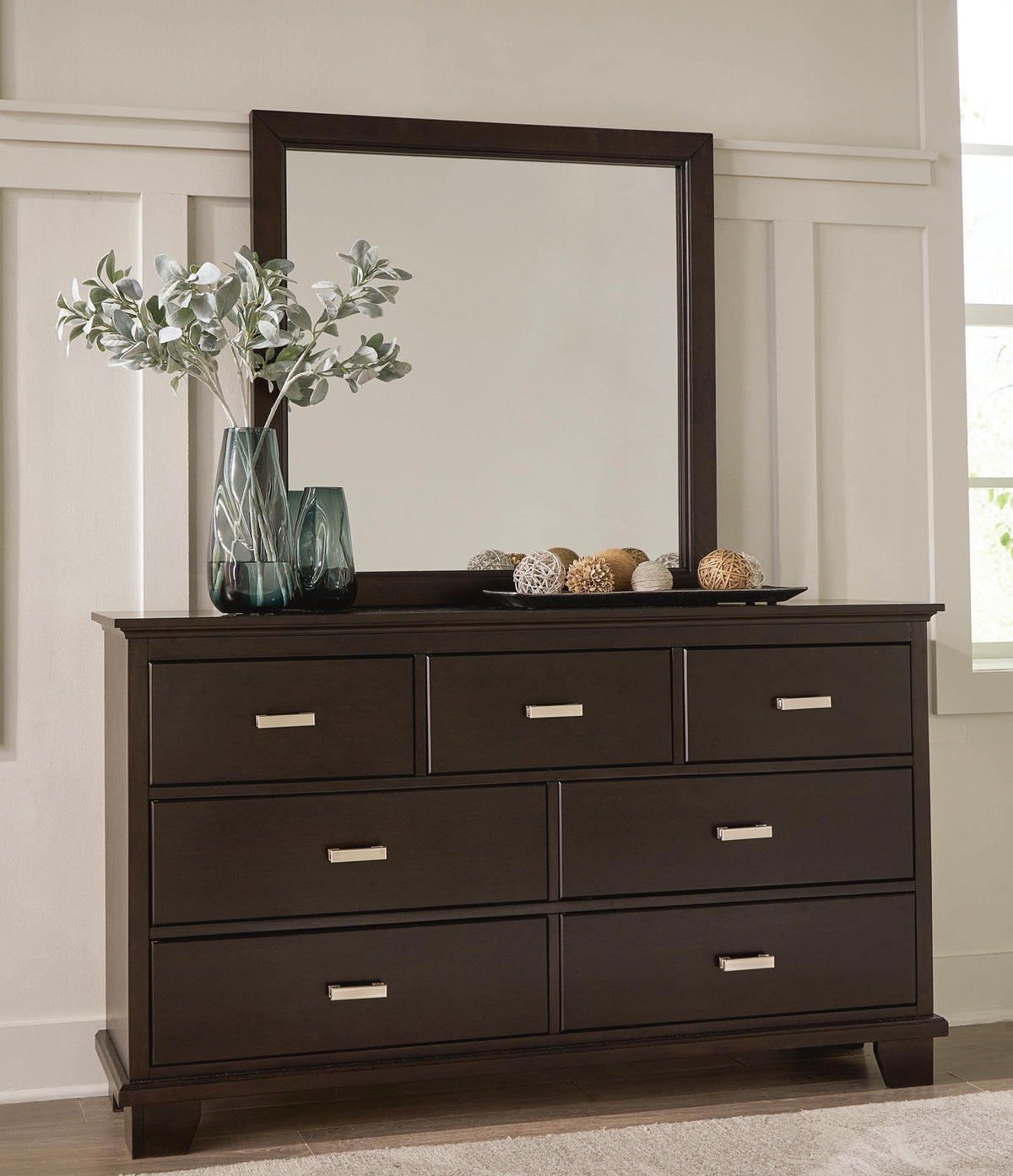 Wynnlow Panel Bed Set - King, Mirrored Dresser and 2 Nightstands