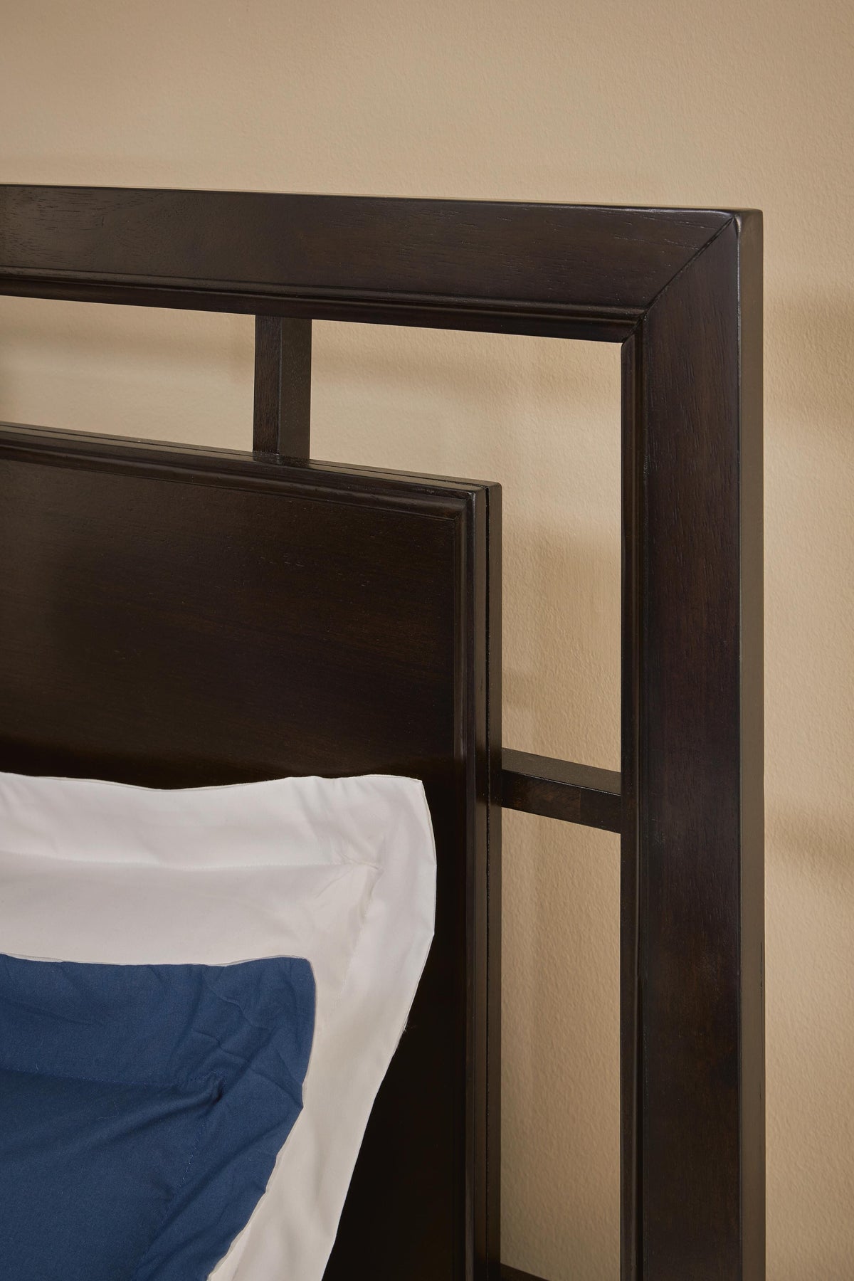 Covetown Queen Panel Bed