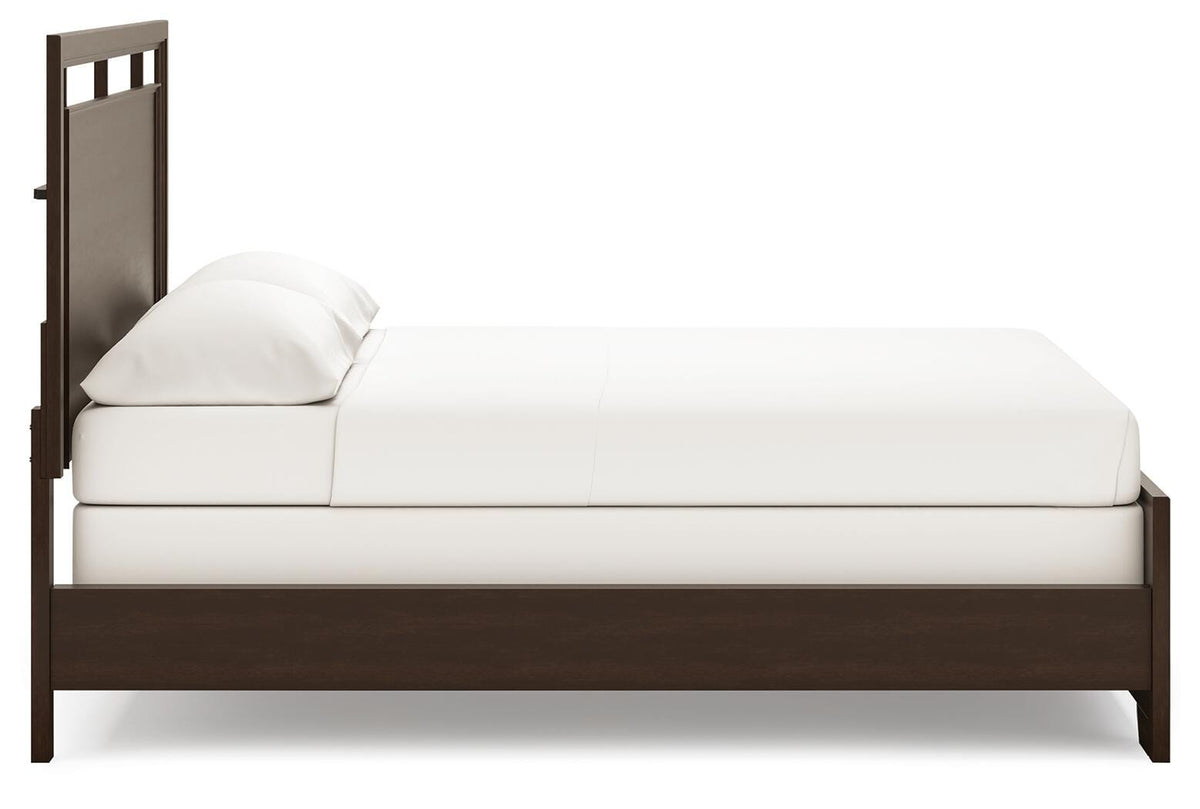 Covetown California King Panel Bed, Dresser and Mirror