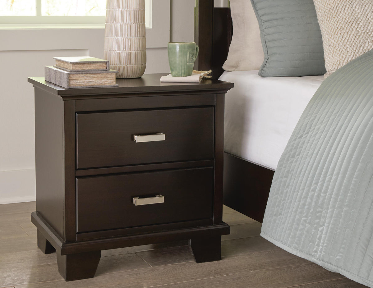 Covetown Full Panel Bed, Chest and Nightstand
