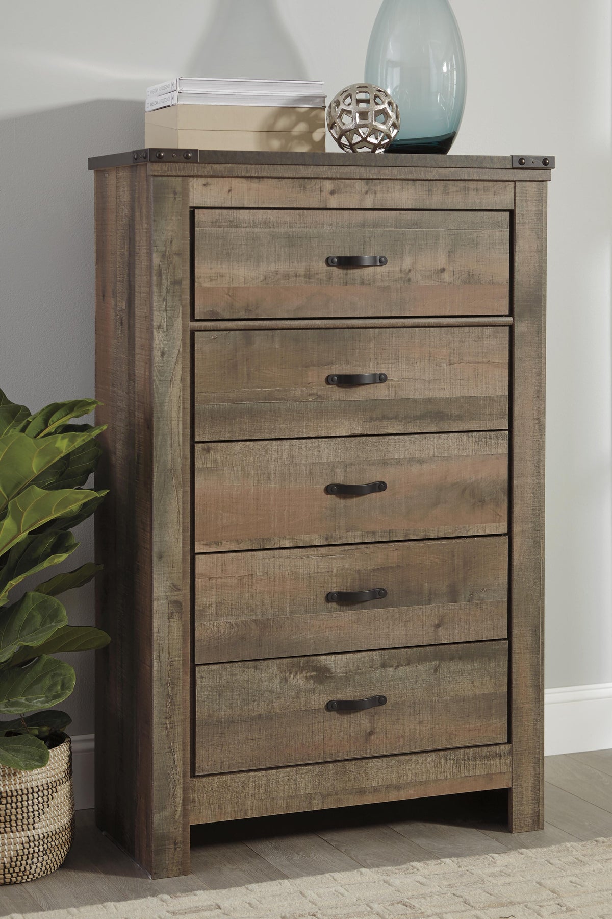 Trinell Queen Panel Bed, Chest and 2 Nightstands