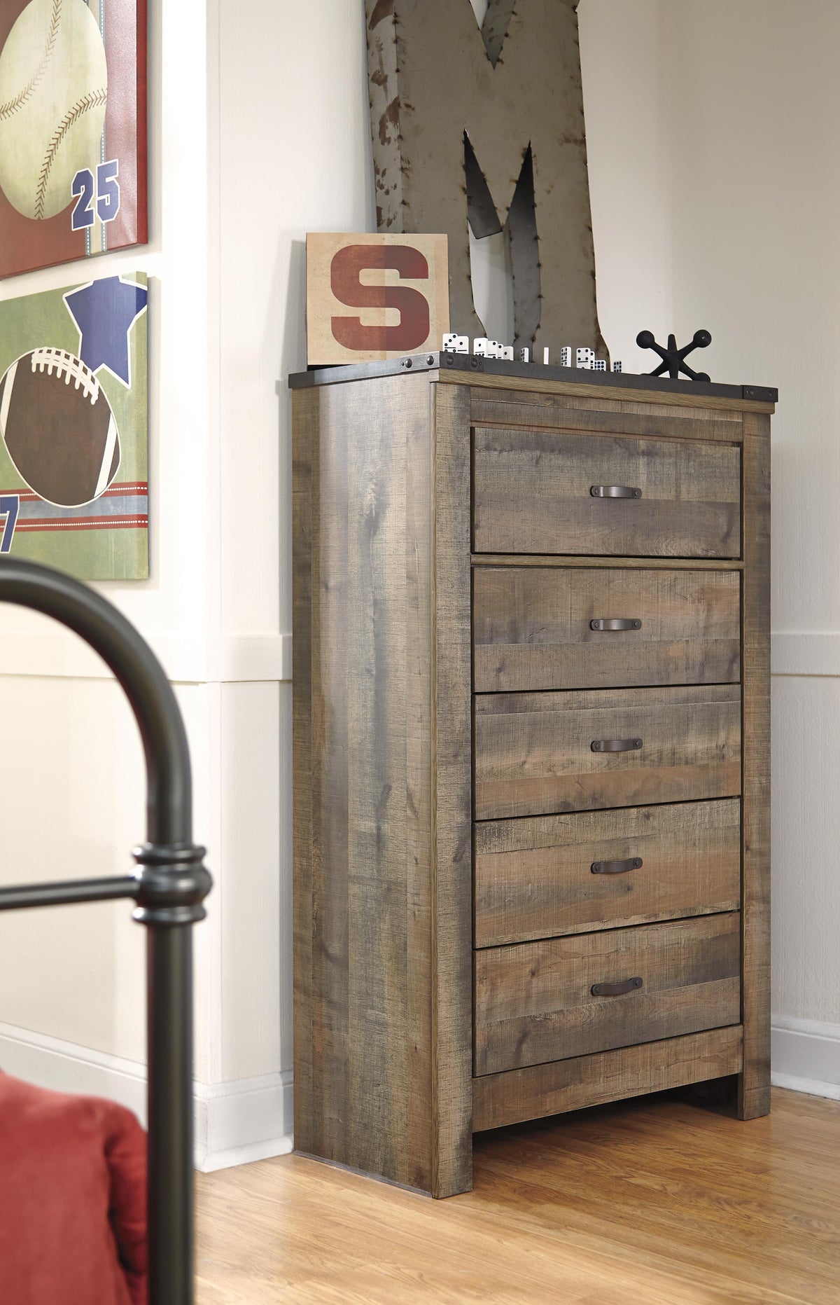 Trinell King Panel Bed, Chest and 2 Nightstands