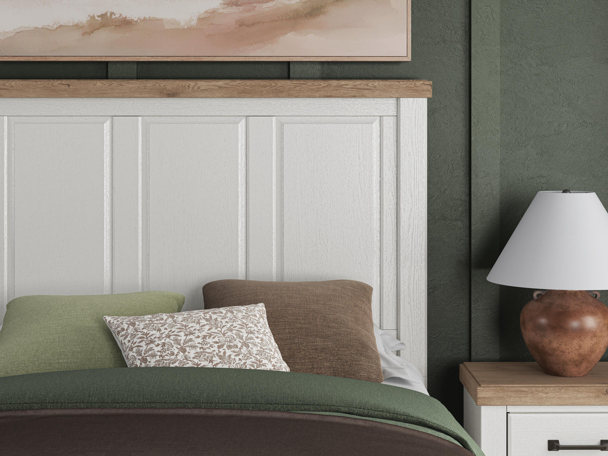 Savonport Queen Panel Bed