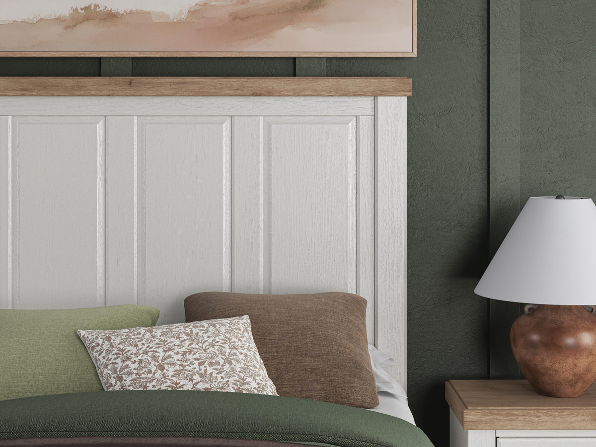 Savonport Queen Panel Bed