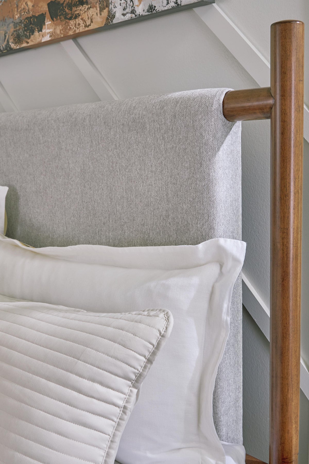 Lyncott Upholstered Panel Bed - Queen