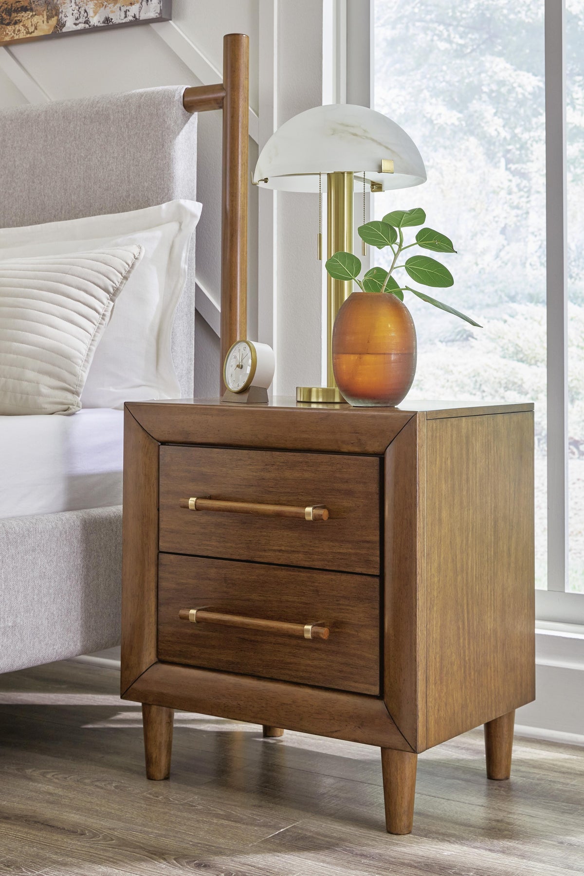 Lyncott King Upholstered Bed, Chest and Nightstand