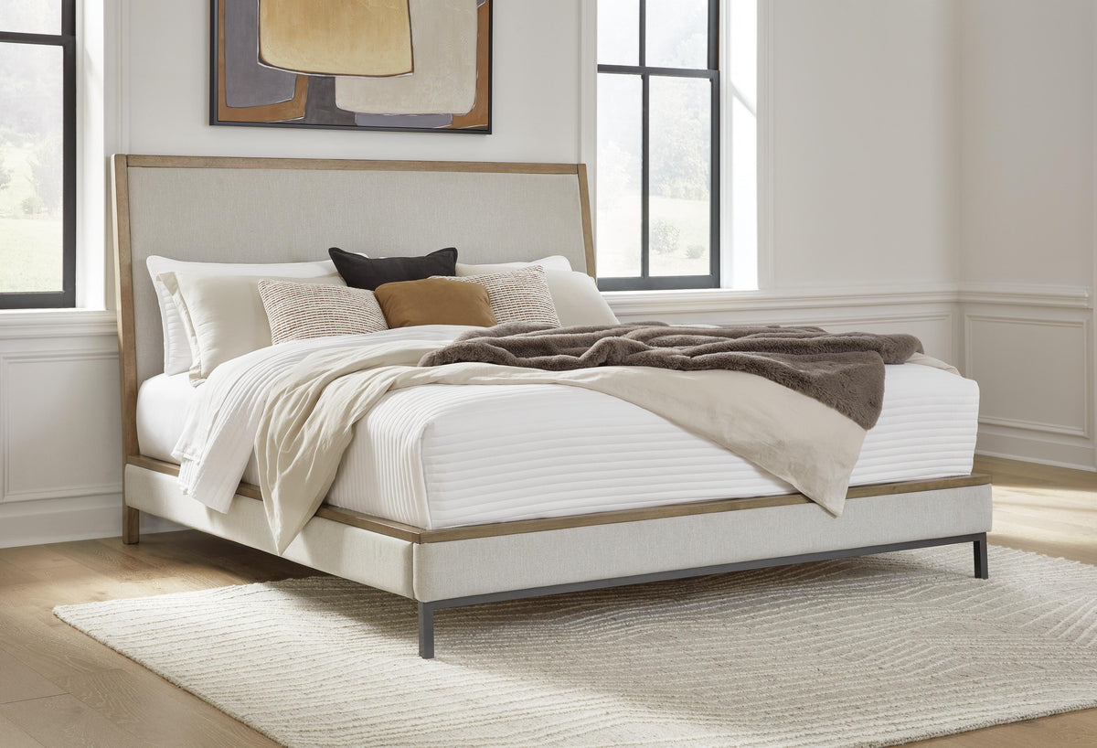 Tomtyn Queen Upholstered Bed