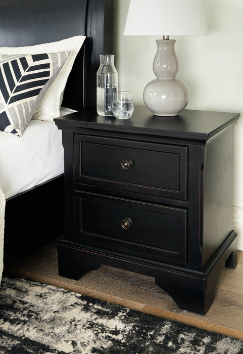 Chylanta Nightstand