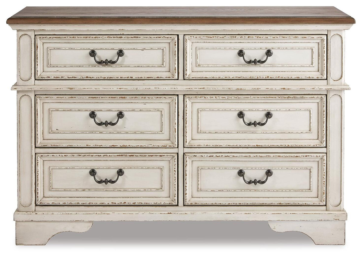 Realyn King Panel Bed, Dresser and 2 Nightstands