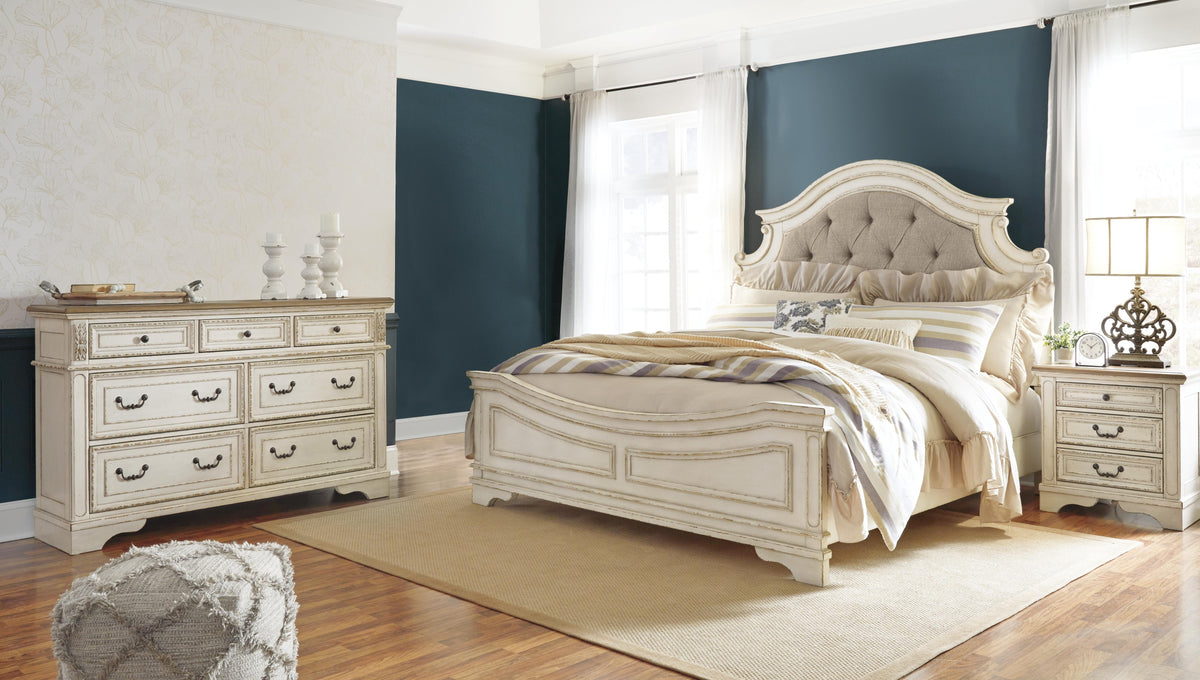 Realyn King Bed, Dresser and 2 Nightstands