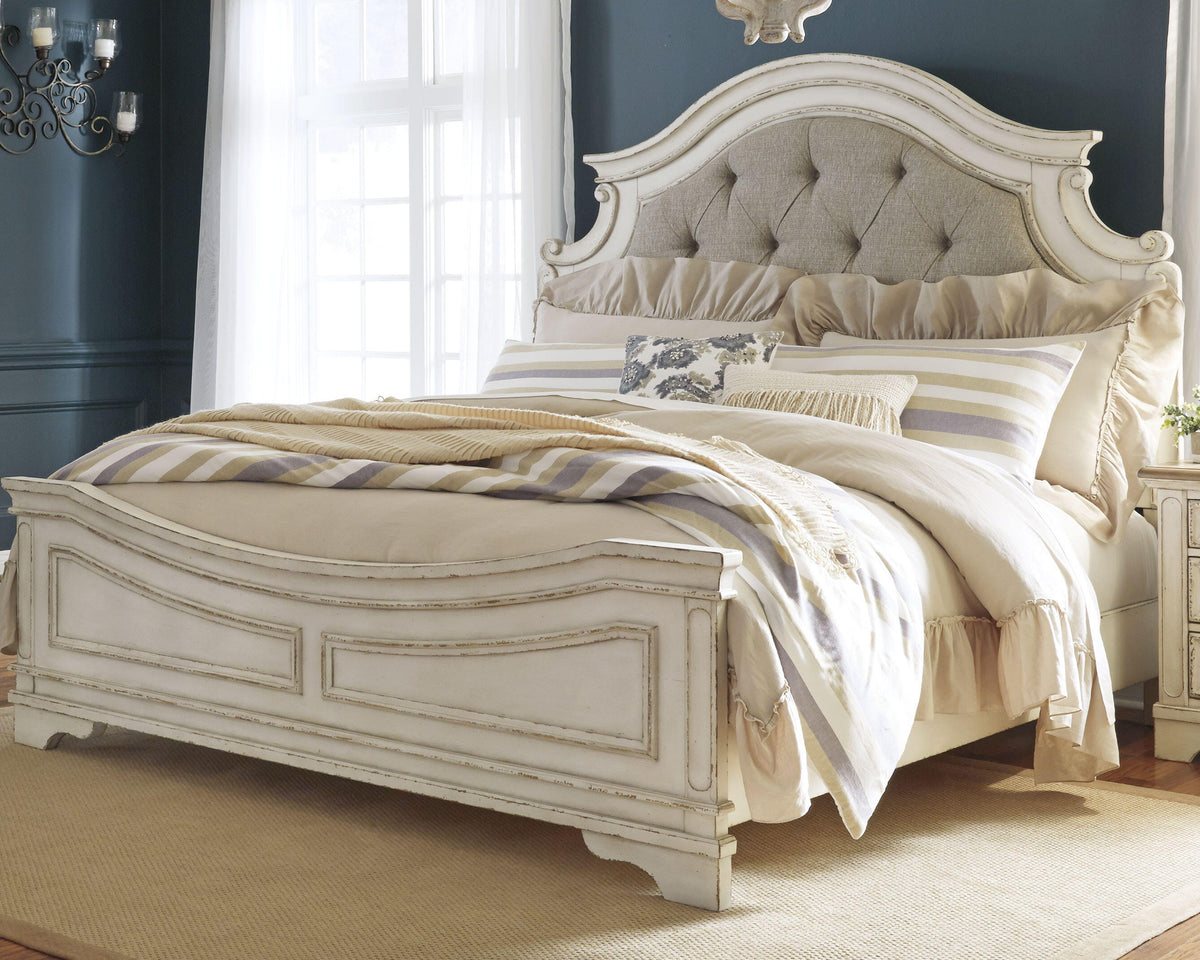 Realyn King Panel Bed, Dresser, Chest and 2 Nightstands