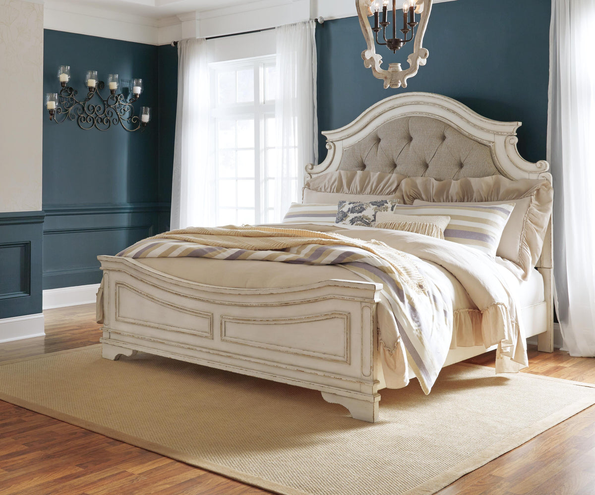 Realyn King Panel Bed, Dresser, Chest and 2 Nightstands