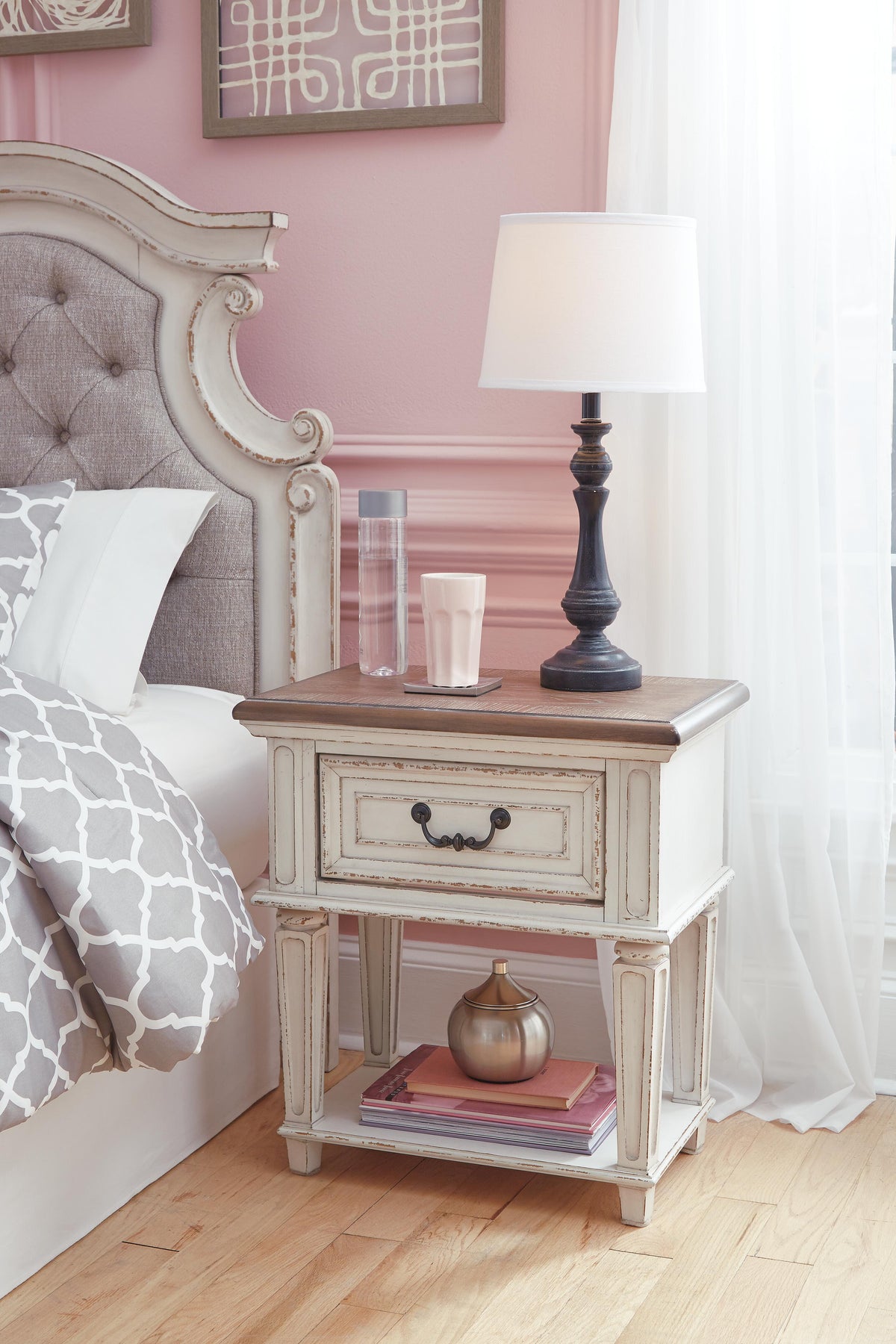 Realyn King Panel Bed, Dresser, Mirror and Nightstand