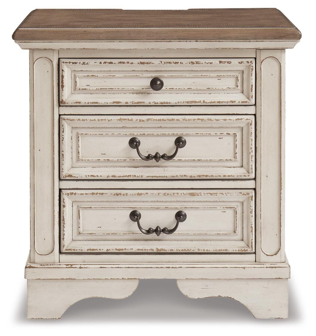 Realyn Chest and 2 Nightstands