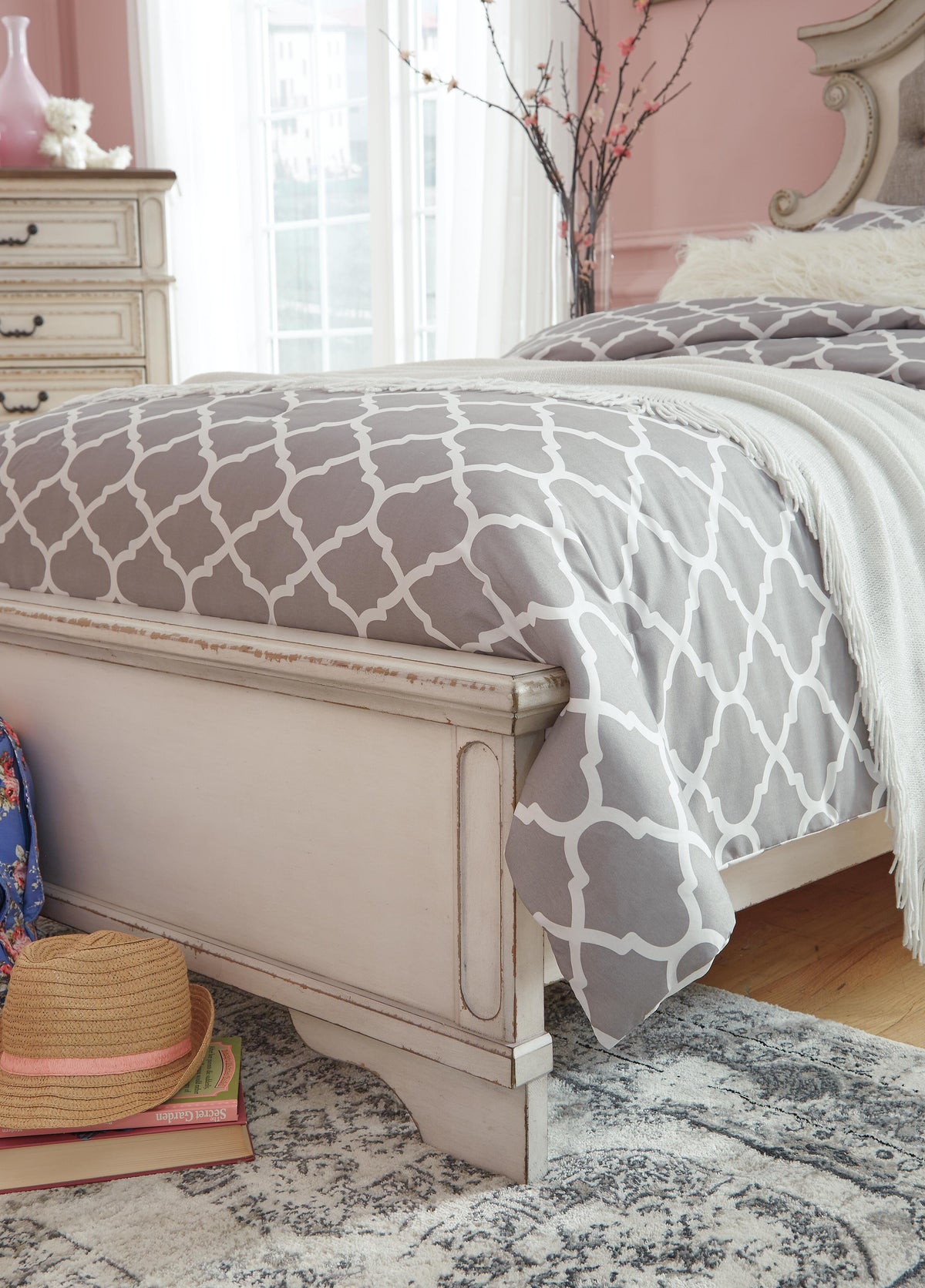 Realyn Upholstered Panel Bed - Twin