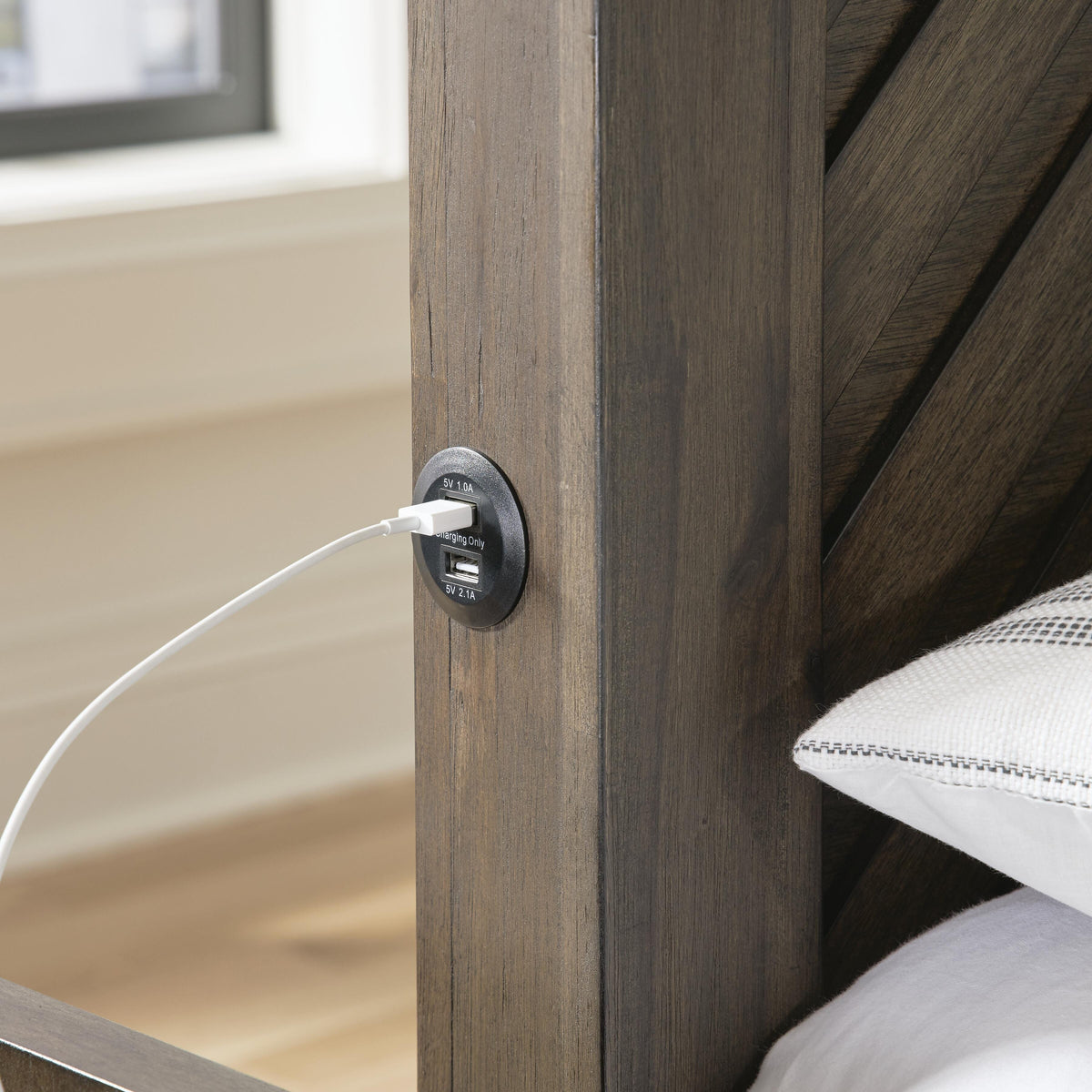 Arkenton King Panel Bed, Dresser and Mirror